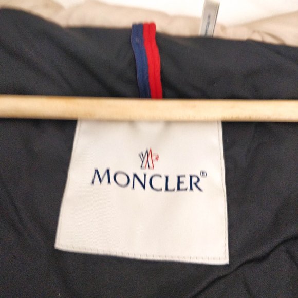 Moncler Cintrat Fur-Trimmed Hooded Puffer Coat - Picture 12 of 16